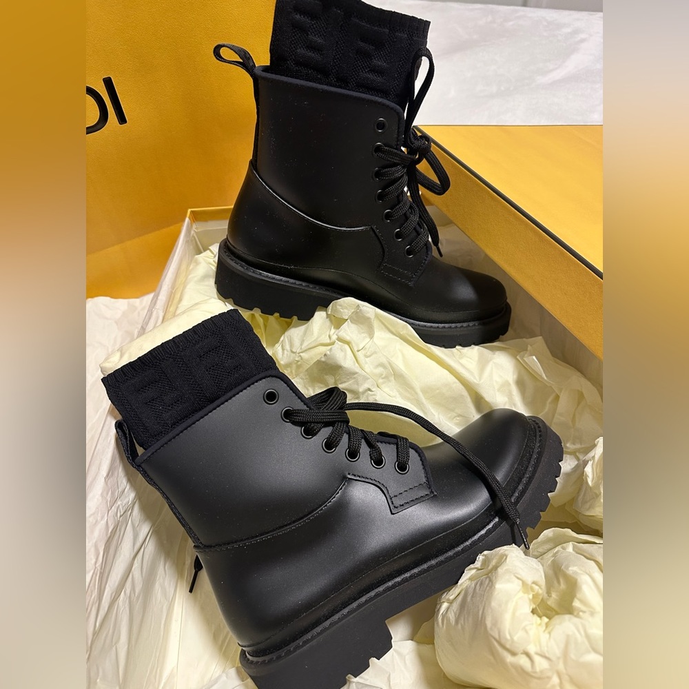 Fendi Boots, band new
